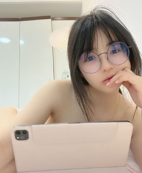 欧美精品一区丝袜高跟鞋_720手机免费观看完整